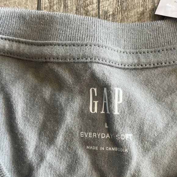 GAP Size Large Everyday Soft Grey Long-Sleeve Shirt New With Tags - Picture 4 of 6